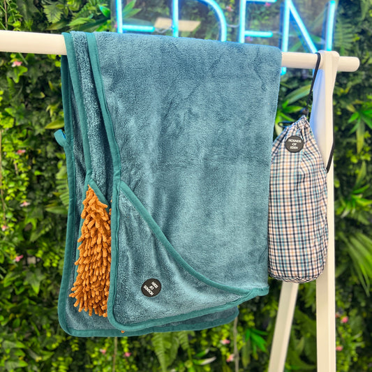 Tealing Smart - Dog Towel + Carry Bag - The Bark Market