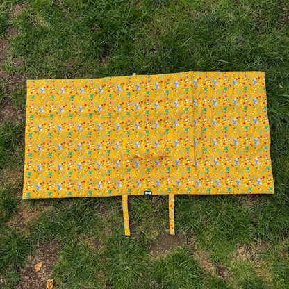 Summer Buzzin' Dog Settle Mat – Lightweight, Waterproof & Travel-Friendly - The Bark Market
