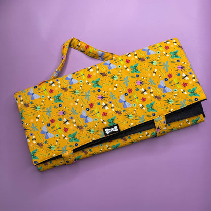 Summer Buzzin' Dog Settle Mat – Lightweight, Waterproof & Travel-Friendly